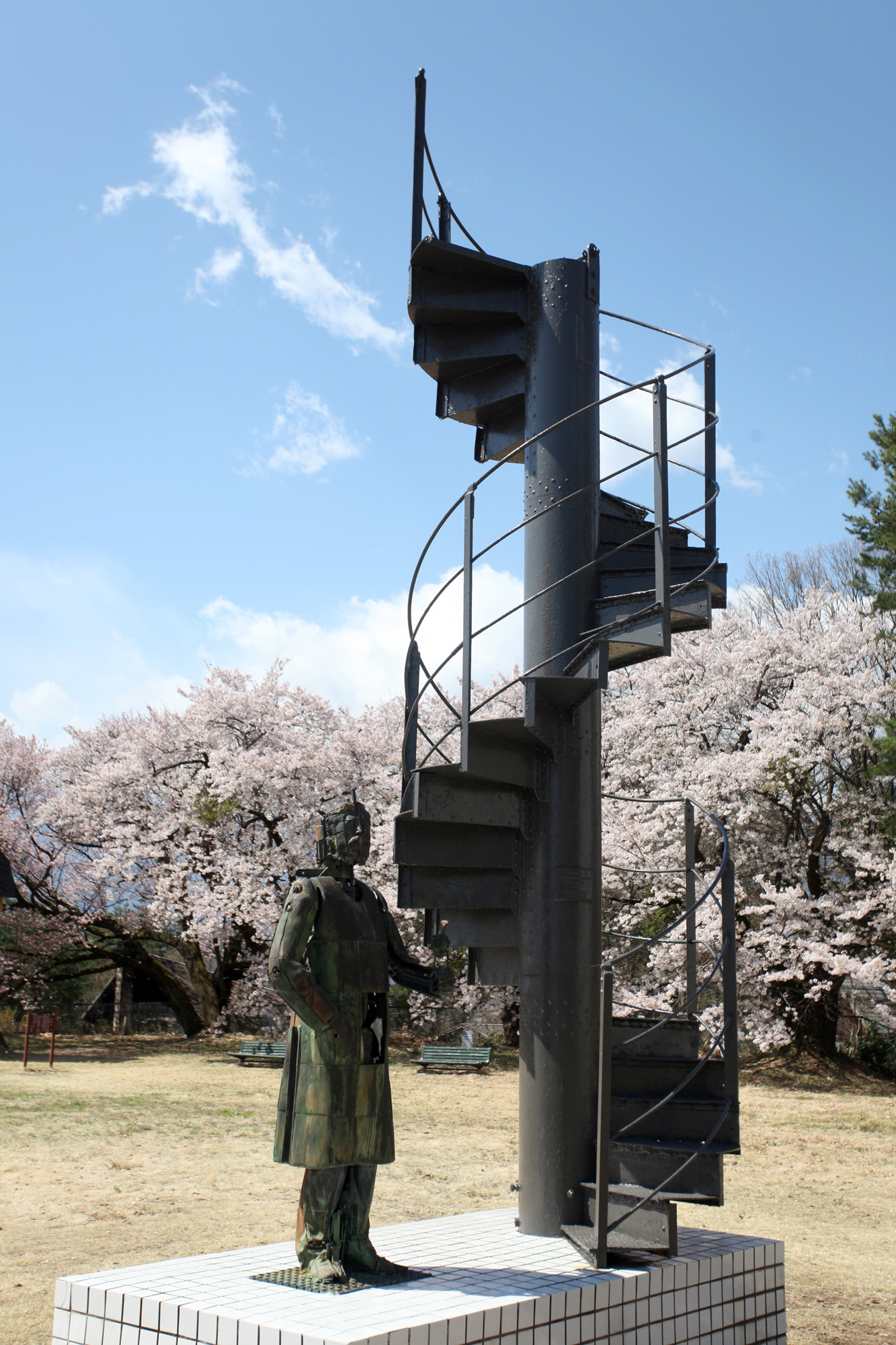 施設案内 ｜ エッフェル塔の階段 - 清春芸術村｜Kiyoharu Art Colony